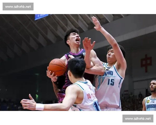 CBA激战不断 热点赛事比分揭晓 多支劲旅激烈对抗奋力拼搏 CBA激战不断 热点赛事比分揭晓 多支劲旅激烈对抗奋力拼搏